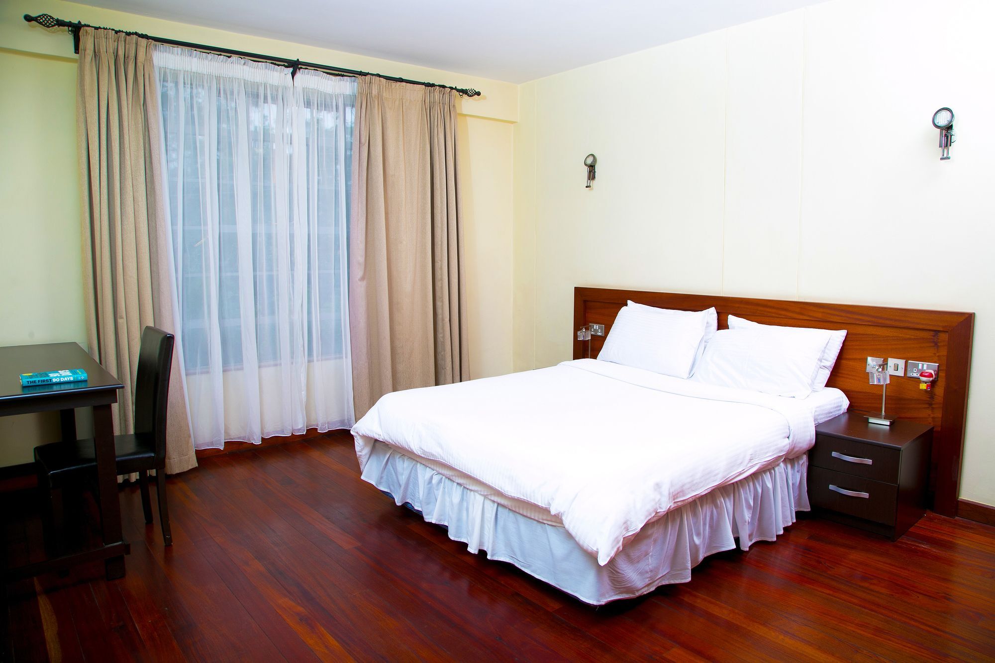 Batians Apartment Hotel ナイロビ エクステリア 写真