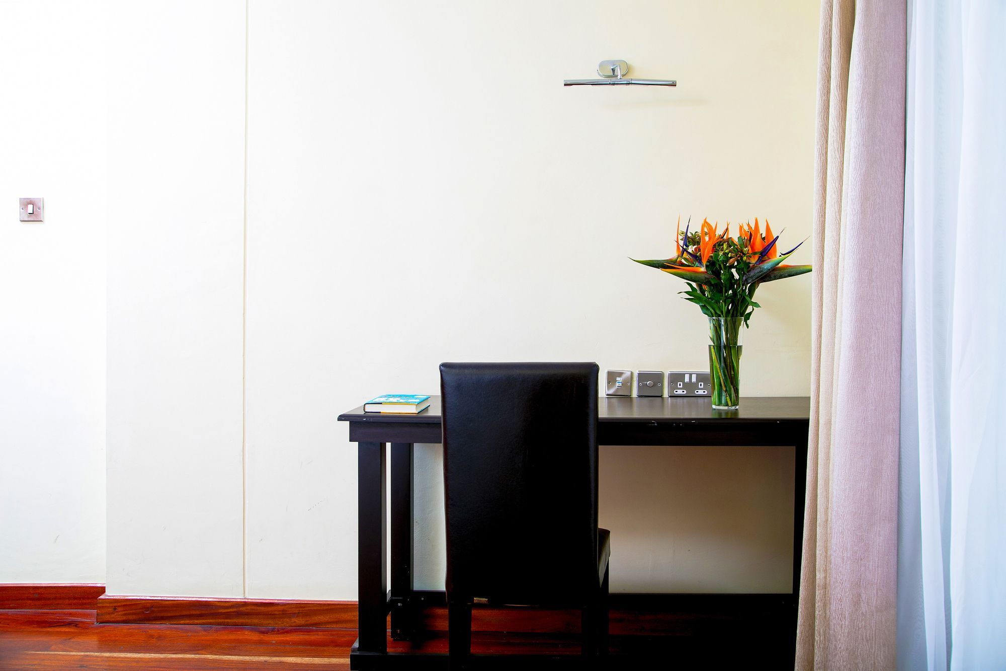 Batians Apartment Hotel ナイロビ エクステリア 写真